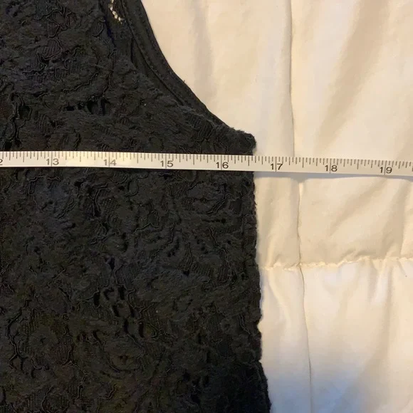 Lace Overlay Tank Top - Picture 3 of 4